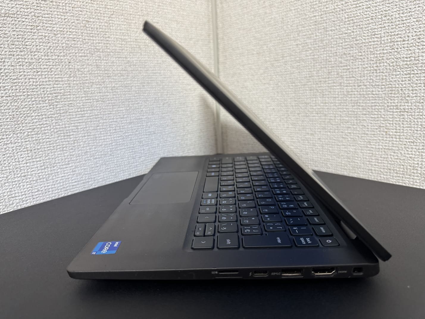 中古美品 DELL Latitude 7320 右側面のインターフェース(microSDカードスロット・USB Type-C・USB Type-A・HDMI・セキュリティロックスロット)