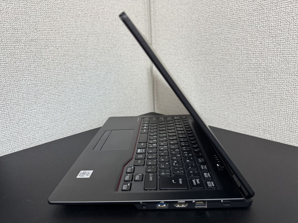 中古 FUJITSU LIFEBOOK U7410/D の右側面 ヘッドフォンマイクジャックとUSB Type-A HDMI LAN拡張コネクタ