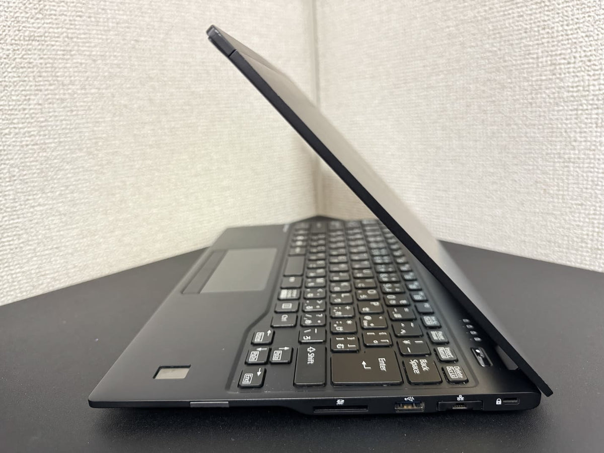 中古 FUJITSU LIFEBOOK U939/A 右側面の接続端子