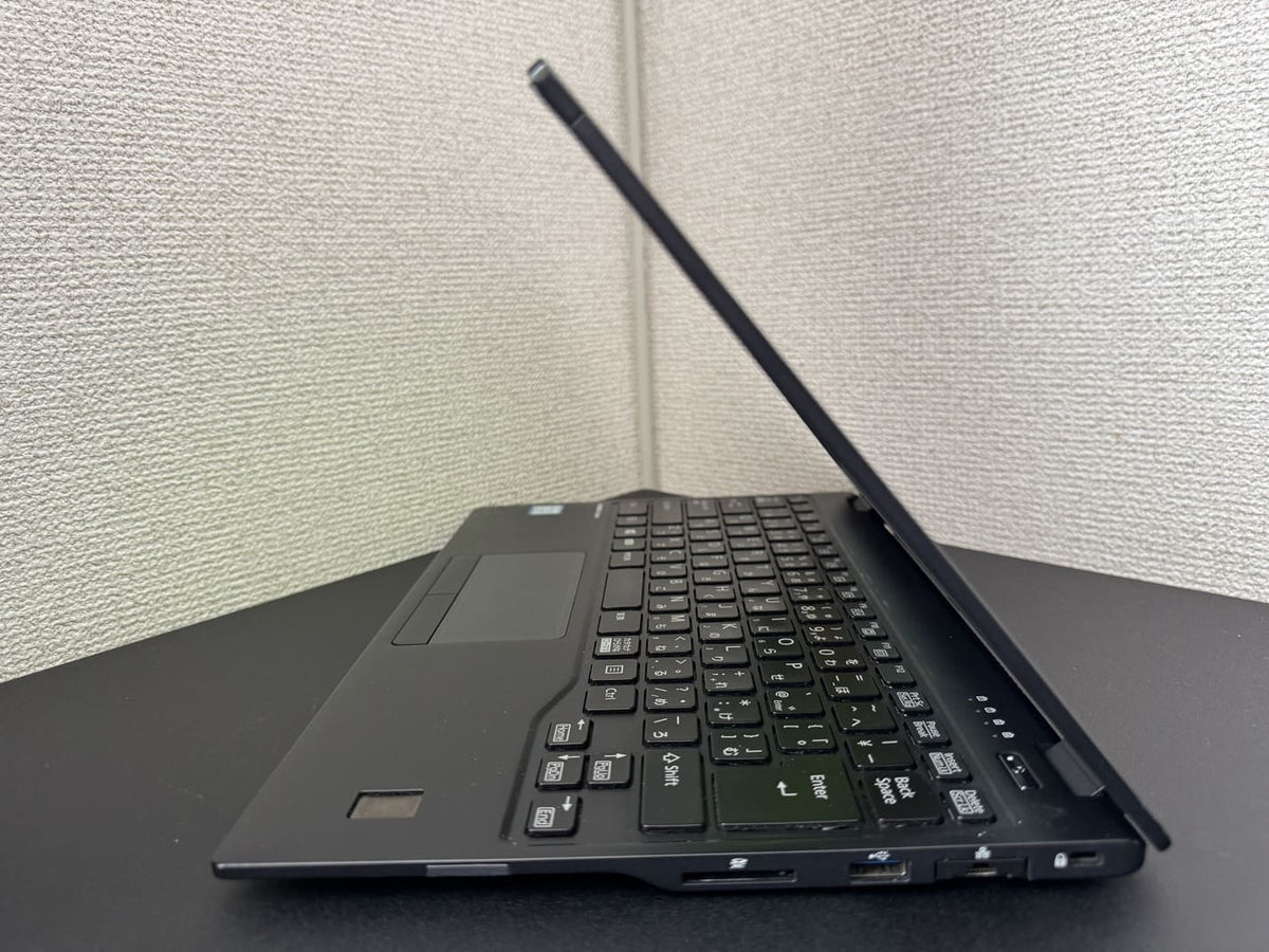 中古 FUJITSU LIFEBOOK U939/B 右側面の接続端子