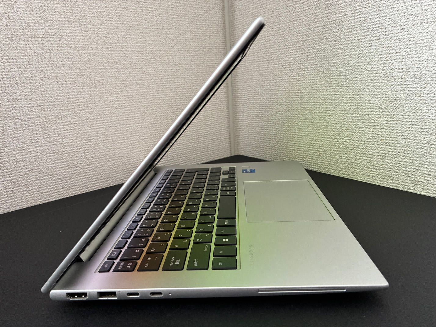 HP EliteBook 1040 G9 左側面のインターフェース(HDMI・USB Type-A・USB Type-C×2)