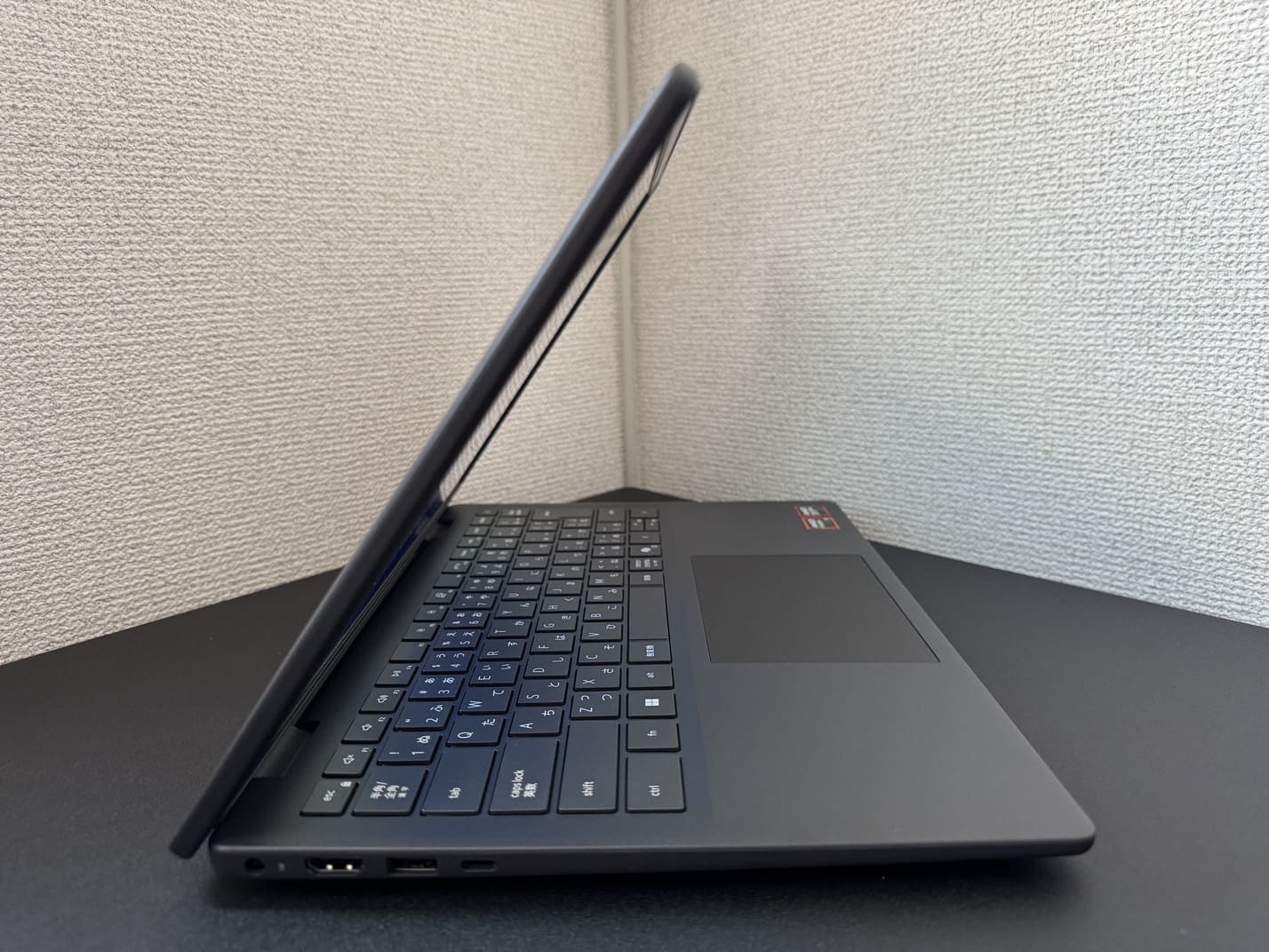 中古美品 DELL Inspiron 14 5445 の左側面 電源端子とHDMI USB Type-A USB Type-C