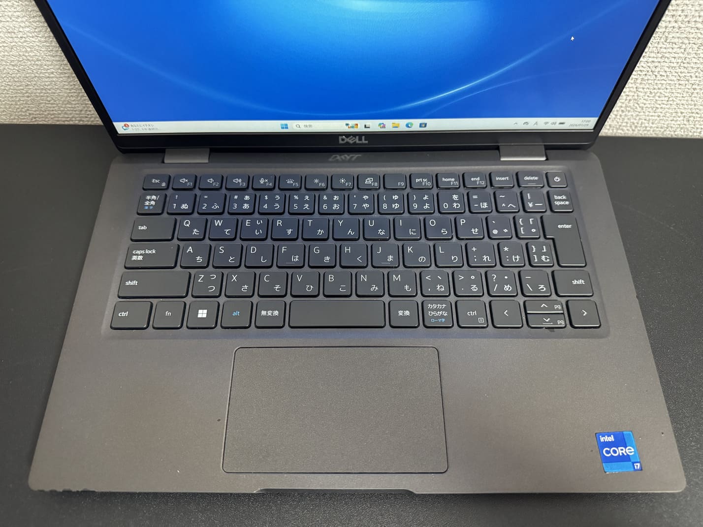 中古美品 DELL Latitude 7320 の日本語キーボードとタッチパッドのアップ