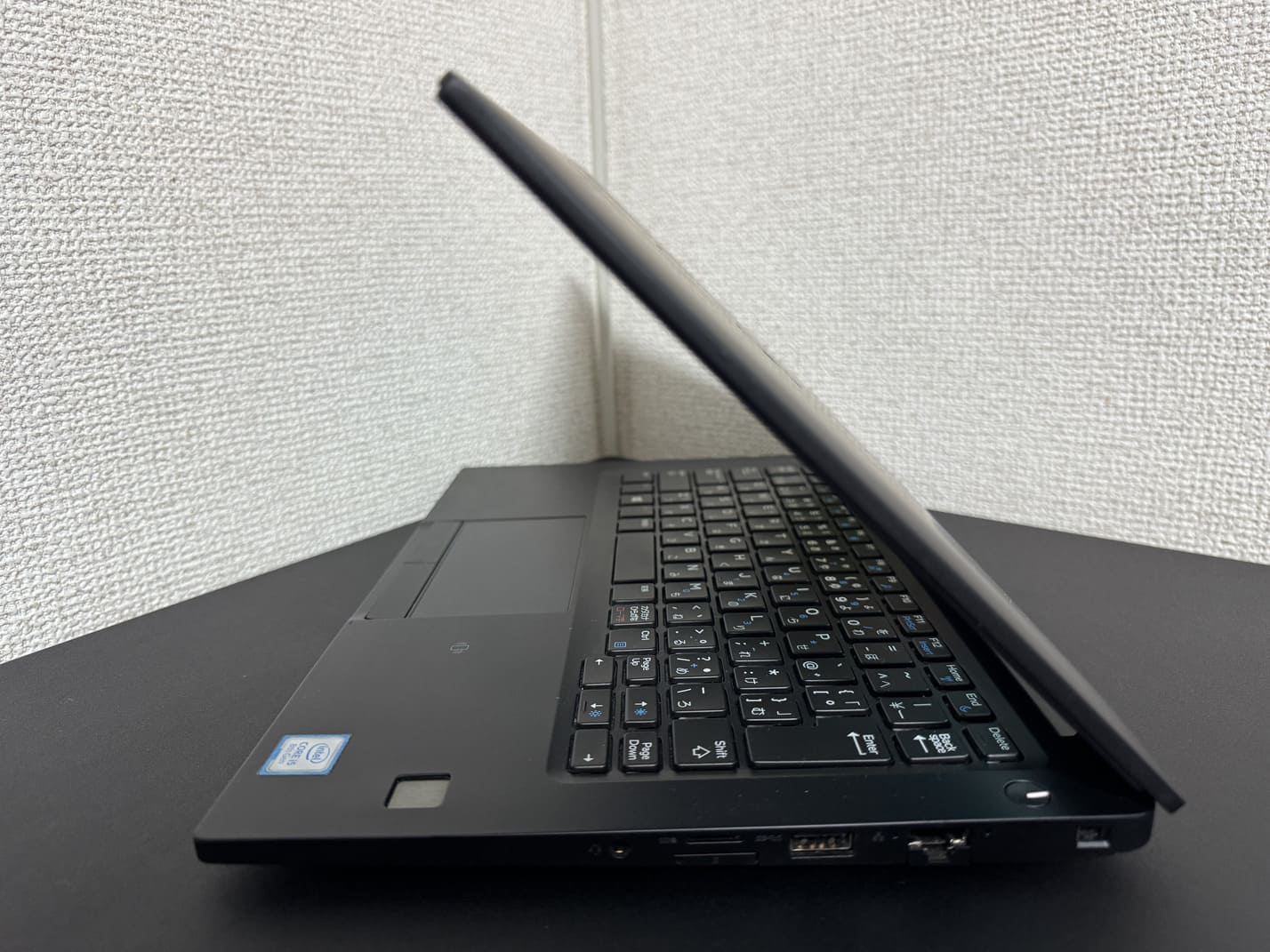 DELL Latitude 7390 右側面のインターフェース（ヘッドホンマイクジャック・USB Type-A・有線LAN・セキュリティロックスロット）