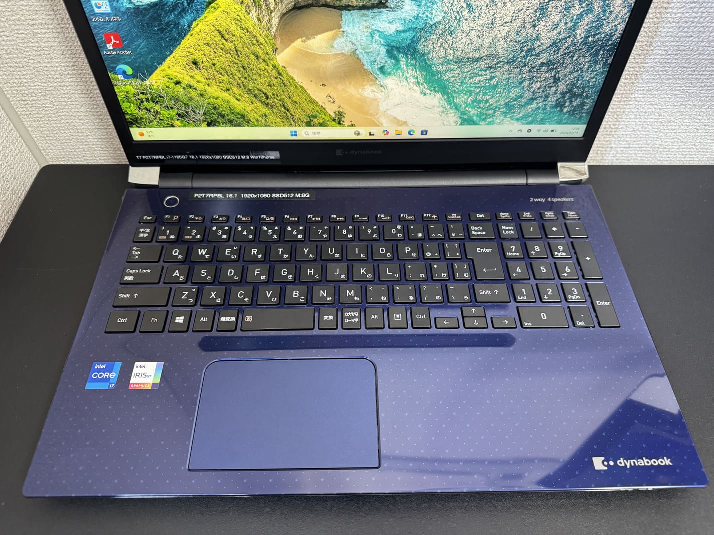 dynabook T7/R のテンキー付き日本語キーボードとタッチパッドのアップ