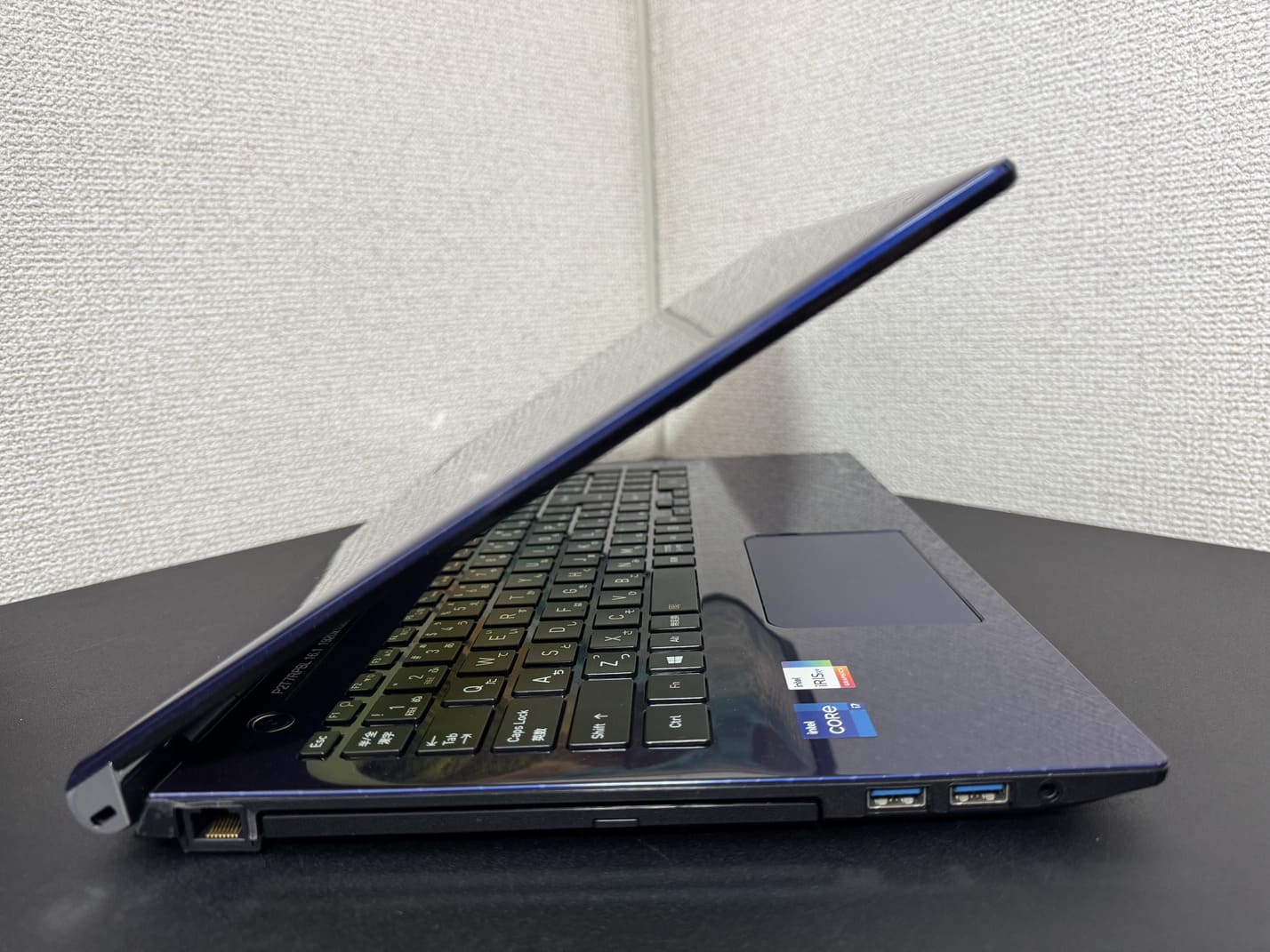 中古 dynabook T7/R 左側面の接続端子