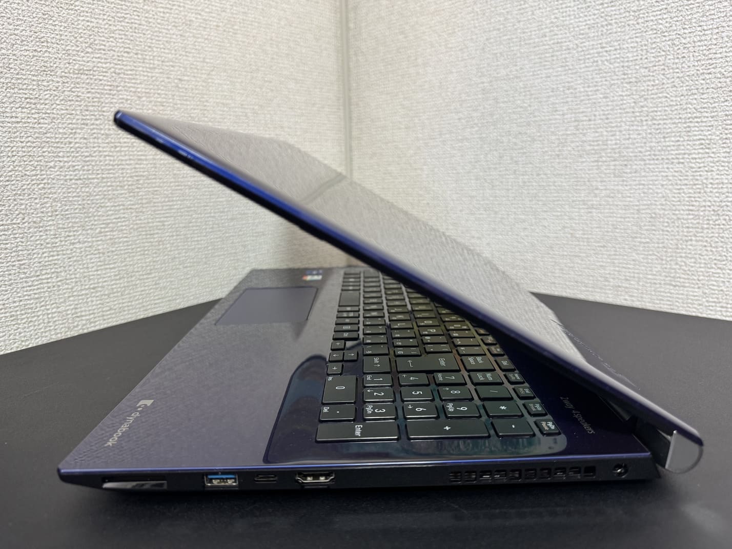 中古 dynabook T7/R 右側面の接続端子