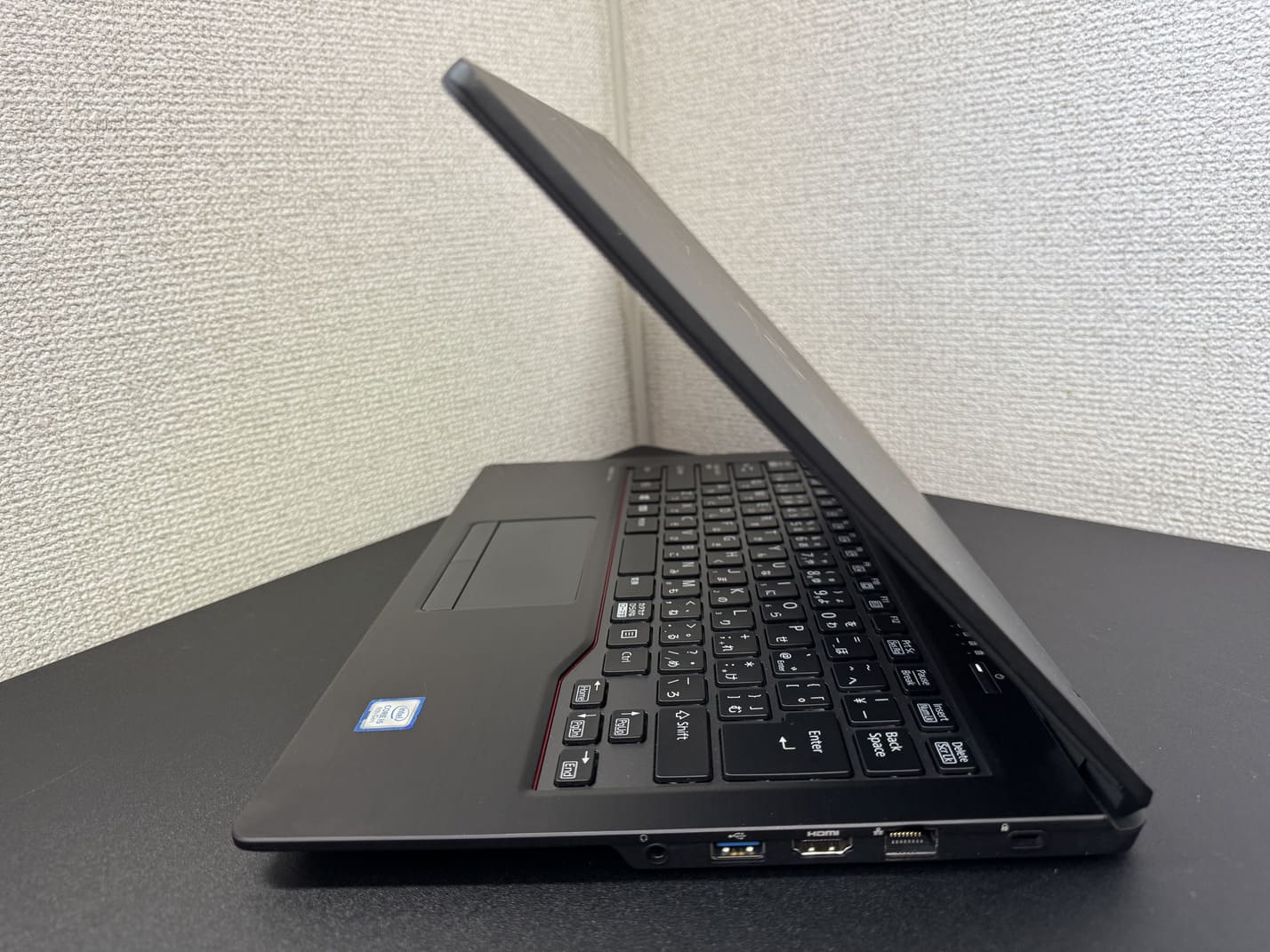 中古美品 FUJITSU LIFEBOOK U749/A 右側面の接続端子