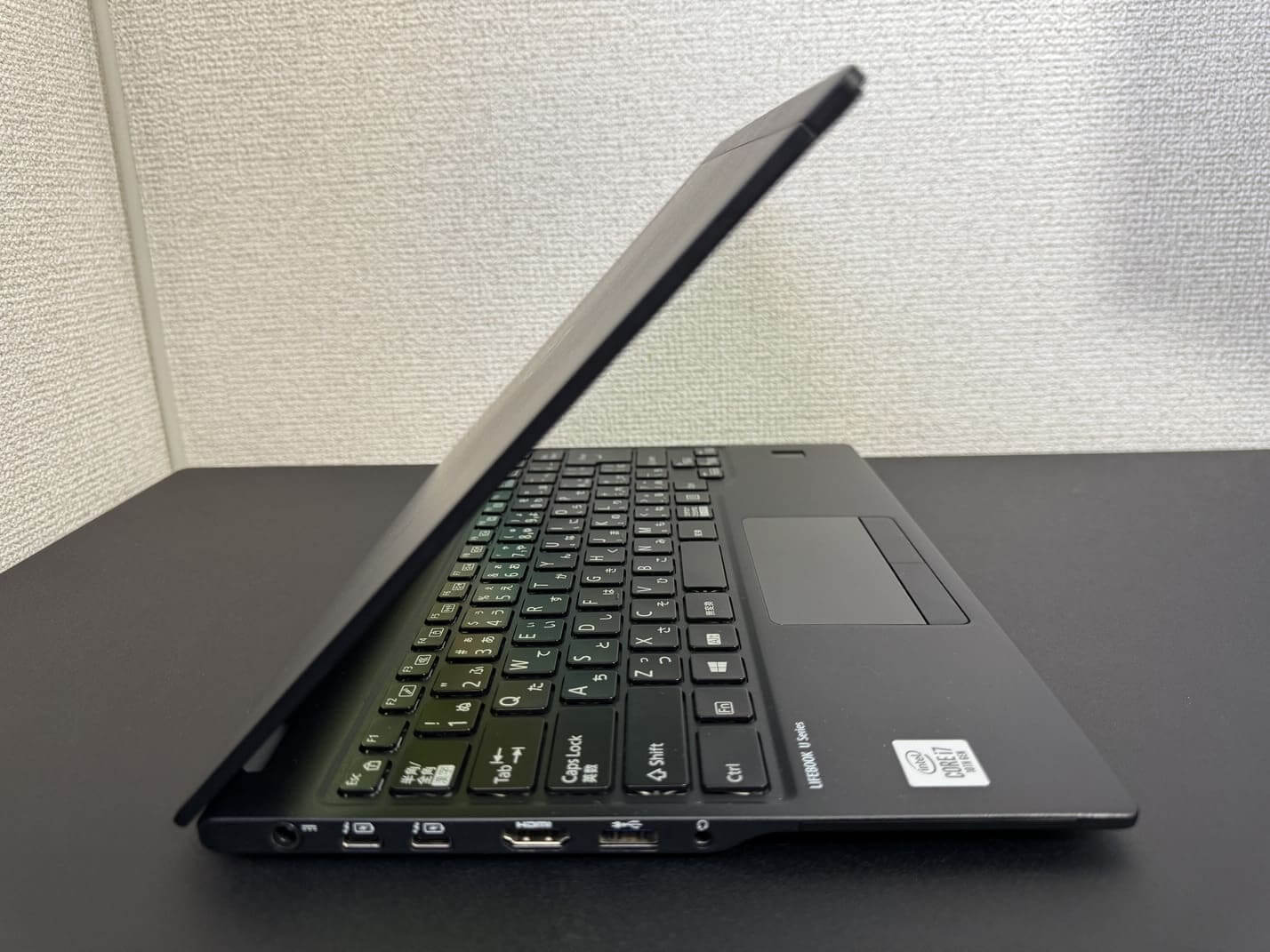 FUJITSU LIFEBOOK U9310/D 左側面のインターフェース（ヘッドホンマイクジャック・USB Type-C×2・HDMI・USB Type-A）