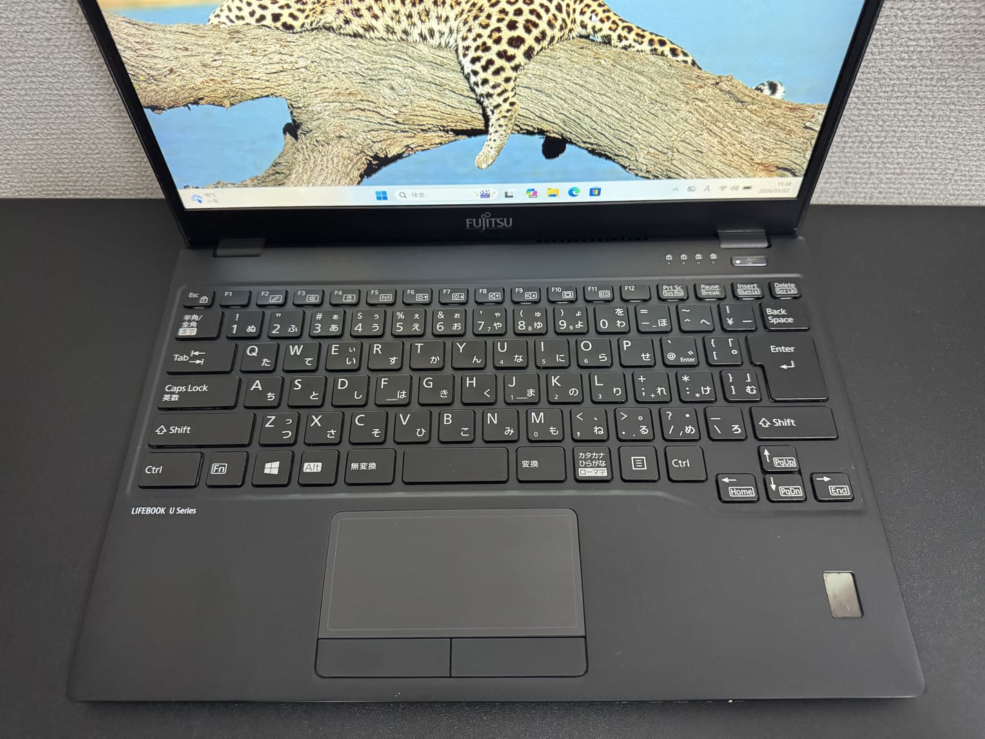 FUJITSU LIFEBOOK U939/A の日本語キーボードとタッチパッドのアップ