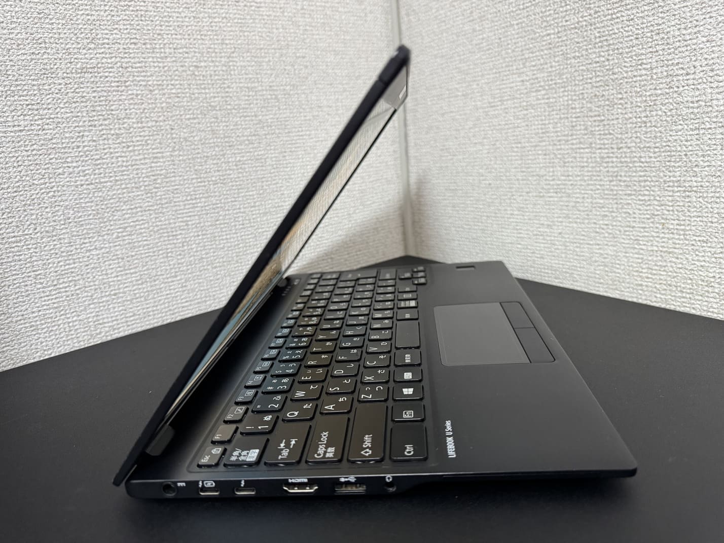 中古 FUJITSU LIFEBOOK U939/A 左側面の接続端子