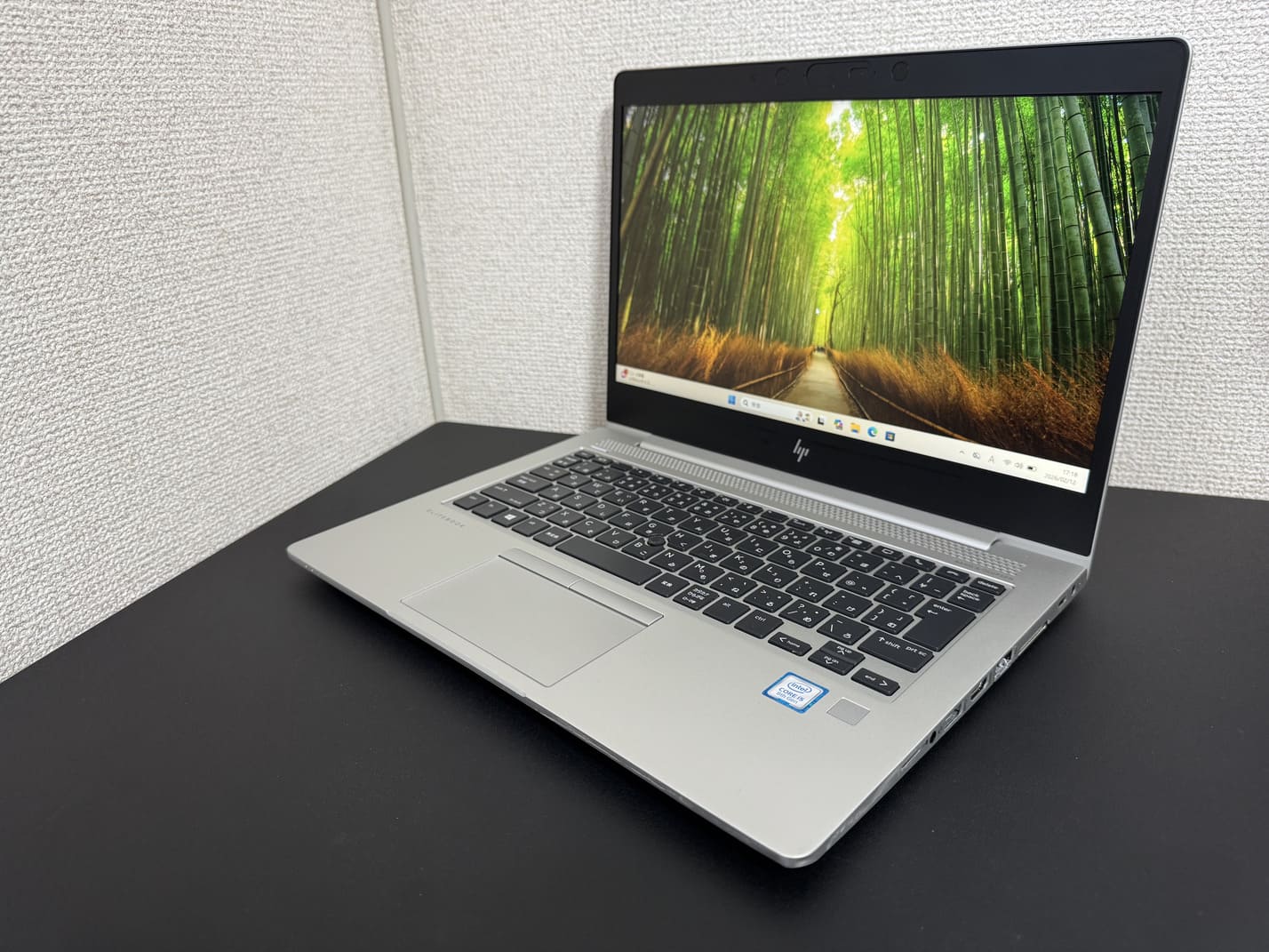 中古 HP EliteBook 830 G5（第8世代Core i5）シルバー本体を左斜め前から見た外観