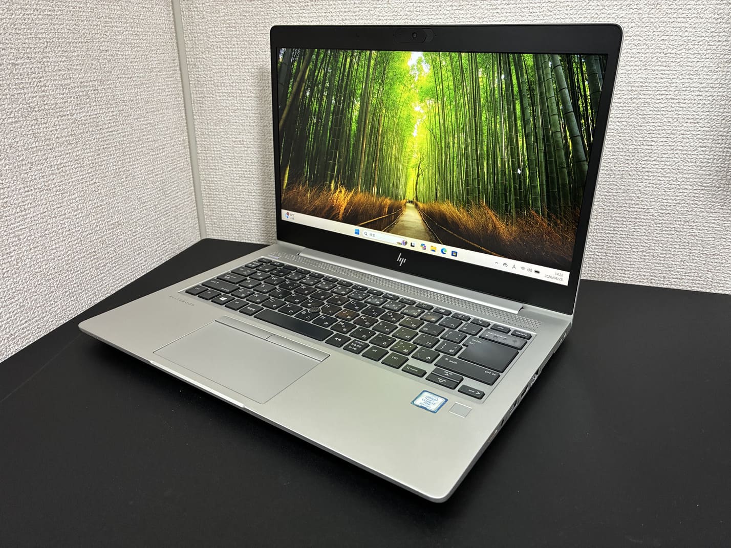 中古美品 HP EliteBook 840 G6（第8世代Core i7）シルバー本体を左斜め前から見た外観