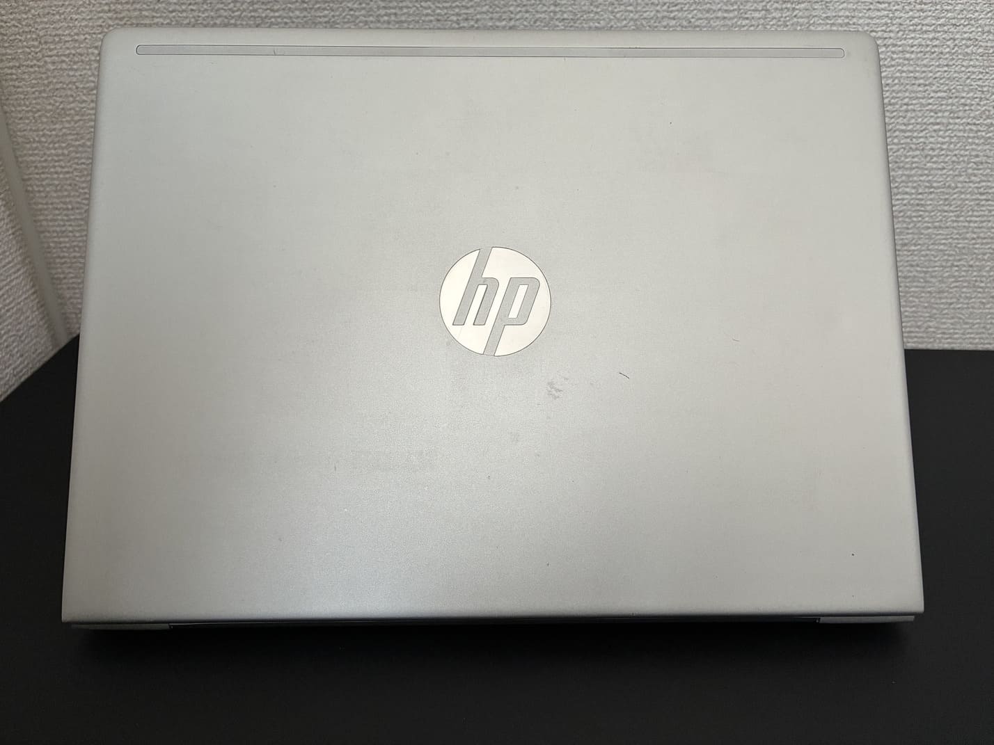 中古 HP ProBook 430 G6 のHPロゴ入りシルバー天板