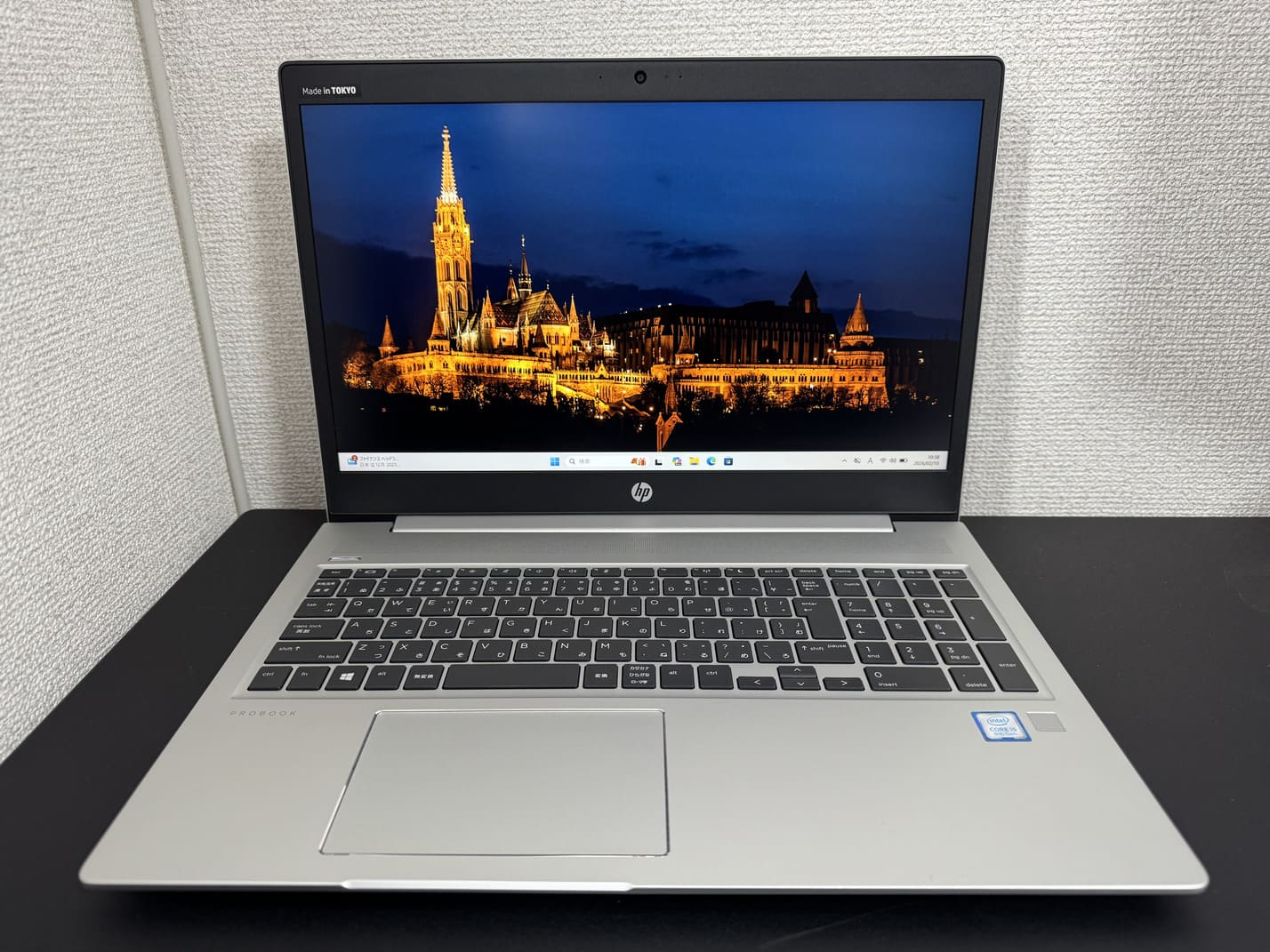中古美品 HP ProBook 450 G6 を正面から見た15.6型ディスプレイとテンキー付き日本語キーボード全体