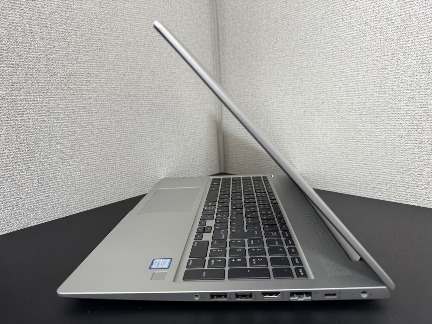 中古美品 HP ProBook 450 G6 の右側面 ヘッドフォンマイクジャックとUSB Type-A×2 HDMI 有線LAN USB Type-C