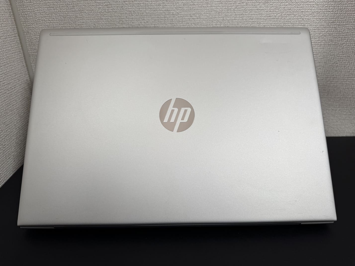 中古美品 HP ProBook 450 G6 のHPロゴ入りシルバー天板