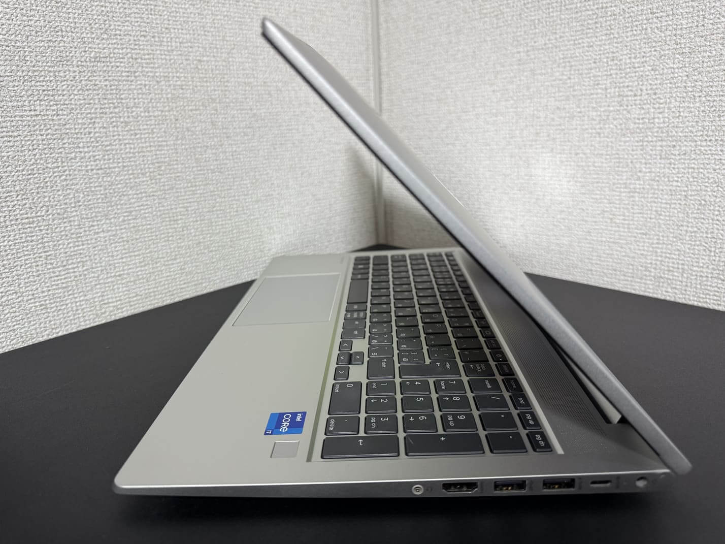 HP ProBook 450 G8 右側面のインターフェース（HDMI・USB Type-A×2・USB Type-C・電源端子・ヘッドホンマイクジャック）