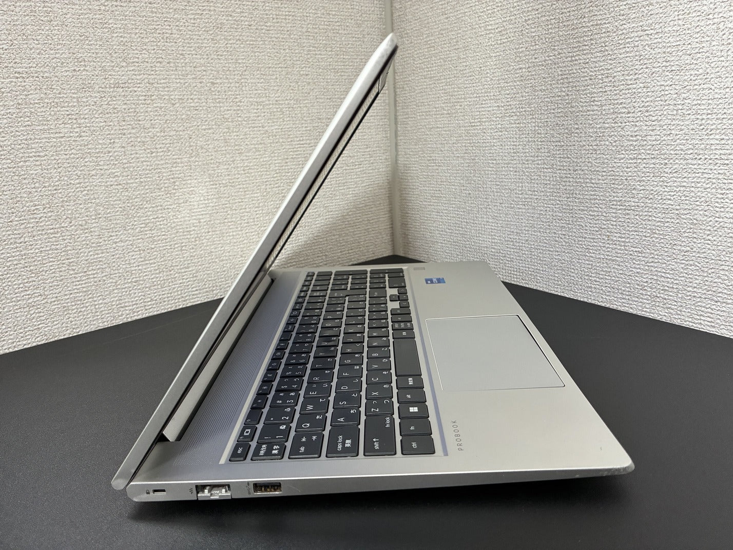 HP ProBook 450 G9 左側面のインターフェース（セキュリティロックスロット・有線LAN・USB-A）
