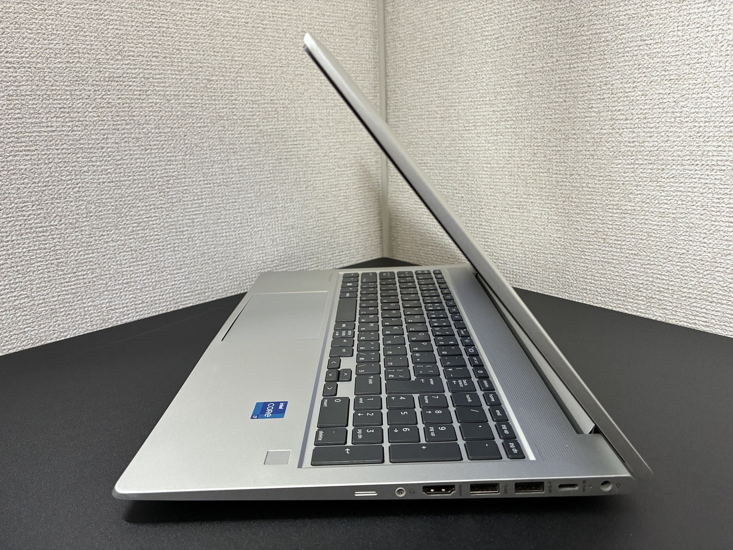 HP ProBook 450 G9 右側面のインターフェース（HDMI・USB-A×2・USB Type-C・電源端子・ヘッドホン端子）