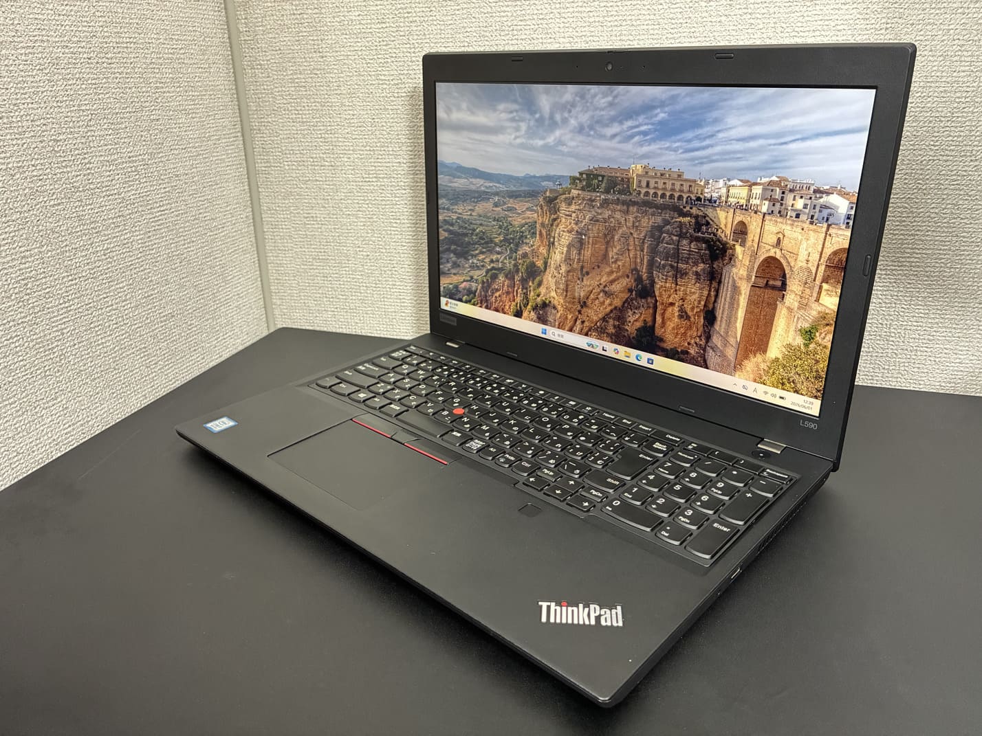 中古美品 Lenovo ThinkPad L590 を左斜め前から見た外観