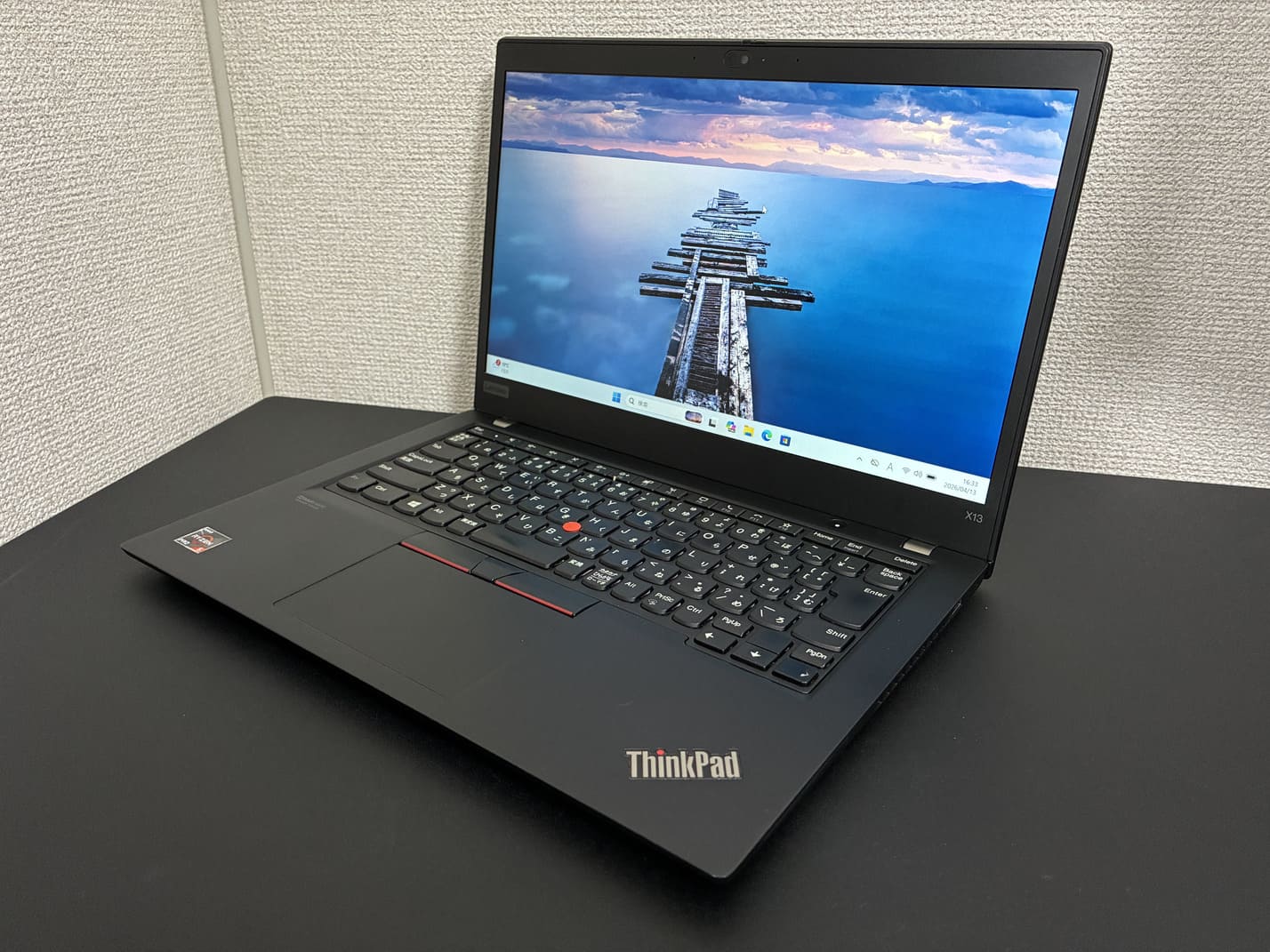 中古 Lenovo ThinkPad X13 Gen 1（Ryzen 5／32GB／256GB SSD）ブラック本体を左斜め前から見た外観