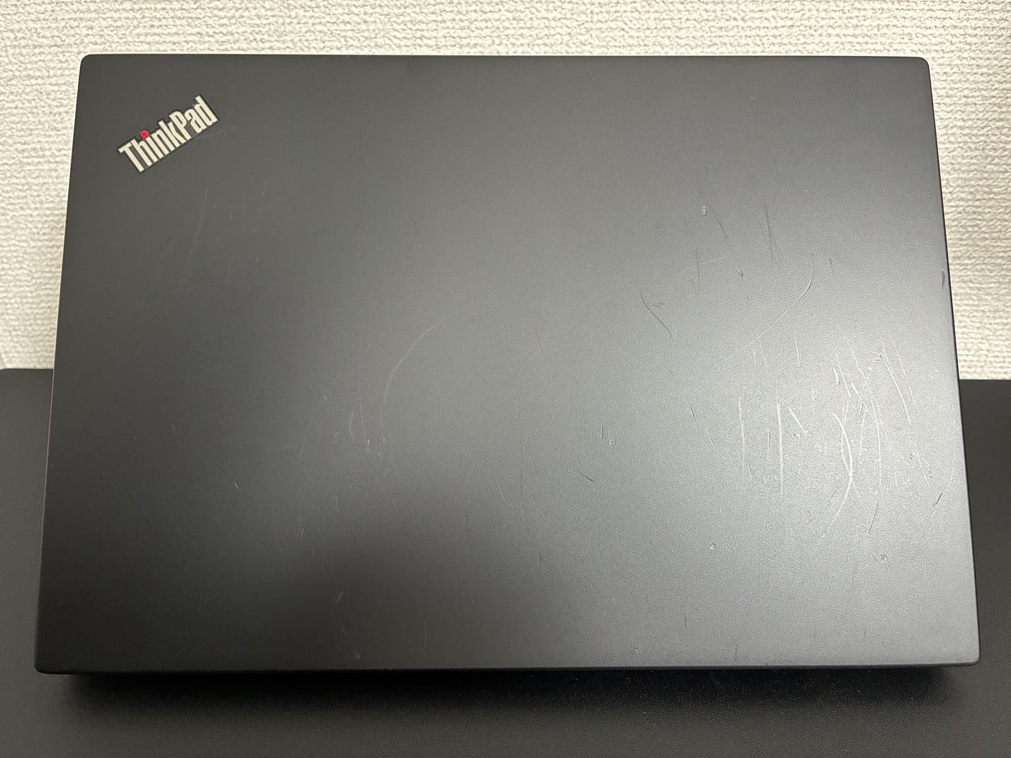 中古 Lenovo ThinkPad X13 Gen 1 天板のThinkPadロゴ