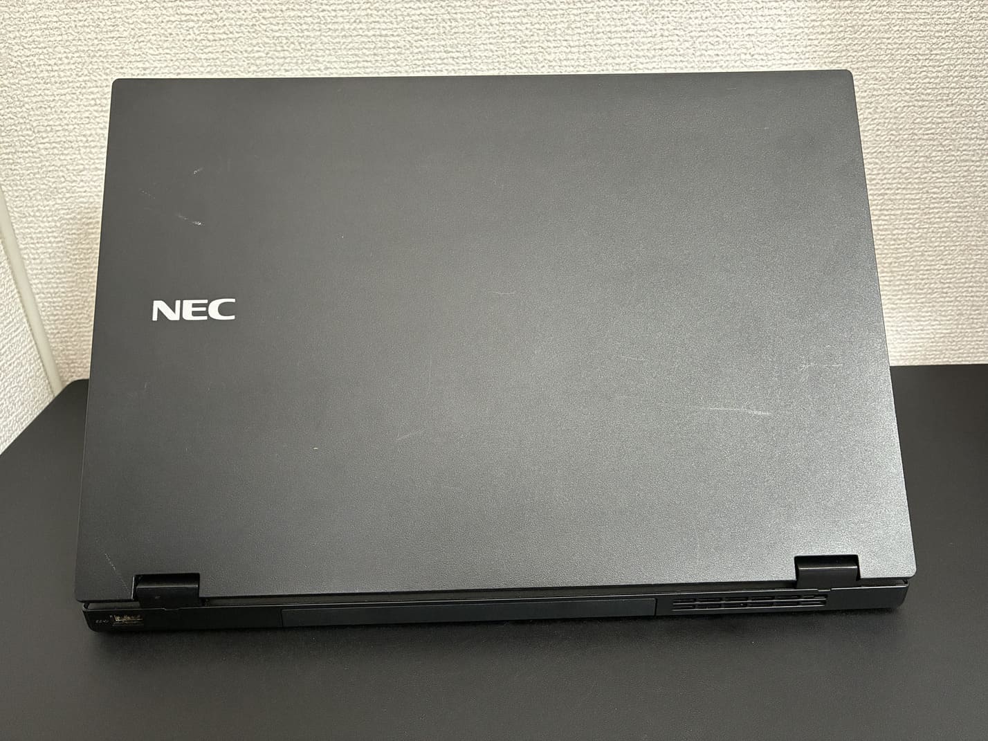 NEC VersaPro VKT16/X-9 天板のNECロゴ