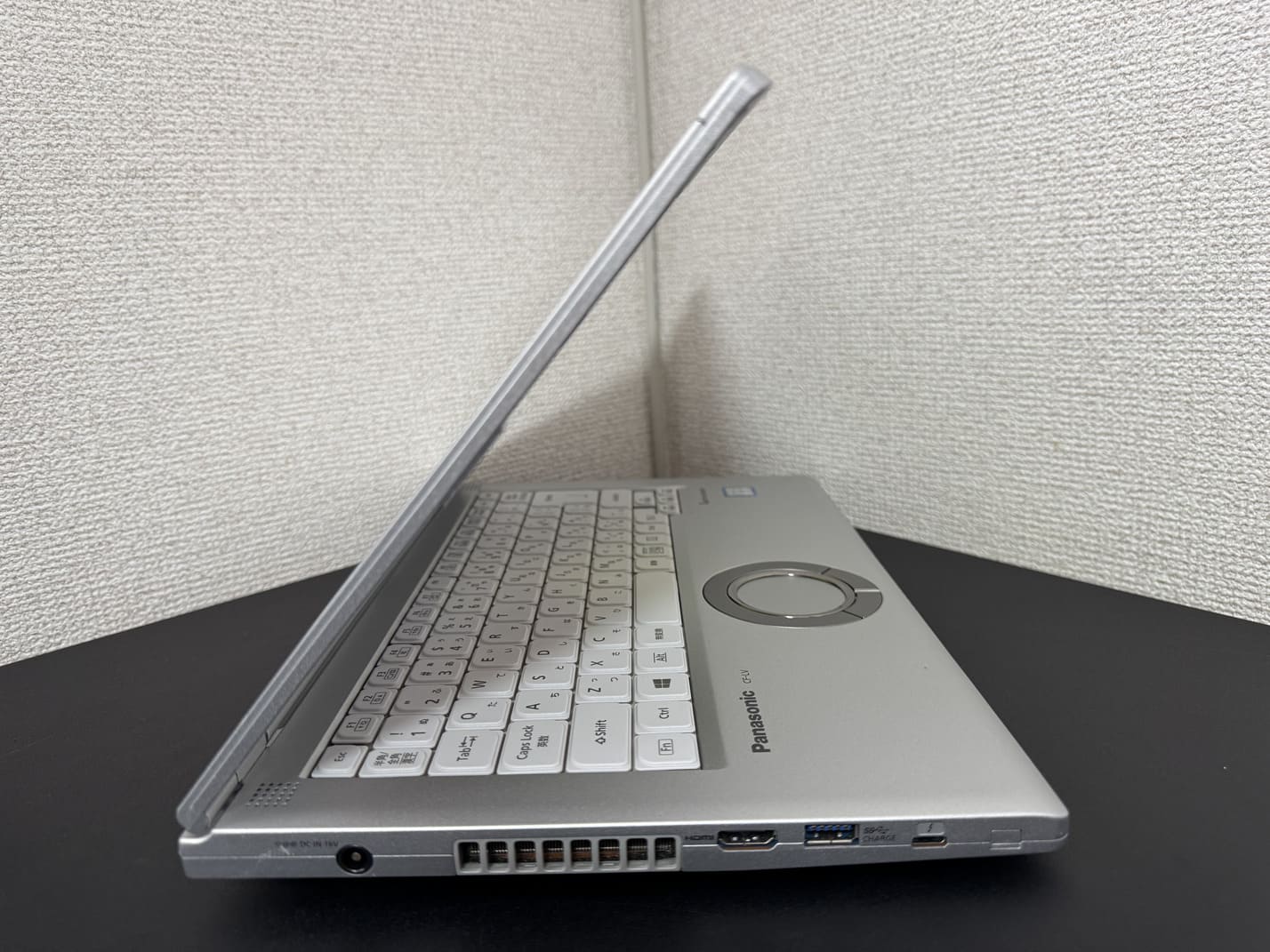 中古 Panasonic Let's note CF-LV8 の左側面 電源端子とHDMI USB Type-A USB Type-C