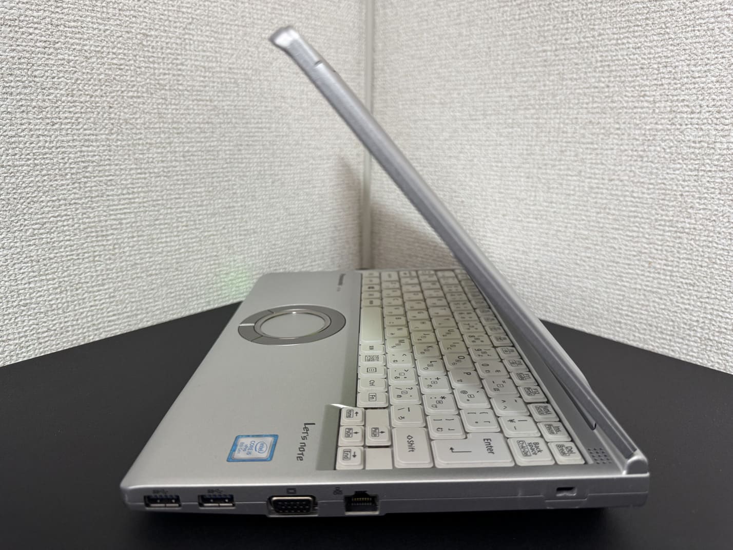 中古 Panasonic Let's note CF-SV7 の右側面 USB Type-A×2とVGA 有線LAN セキュリティロックスロット