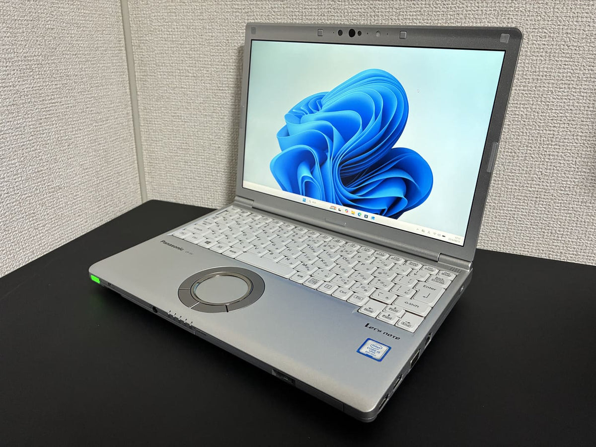 中古 Panasonic Let's note CF-SV8 を左斜め前から見た外観
