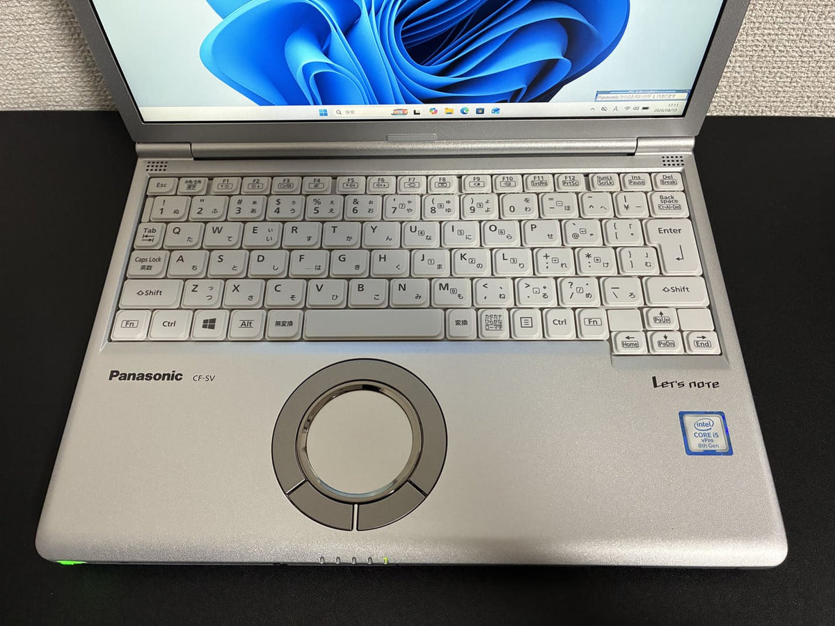 Panasonic Let's note CF-SV8 の日本語キーボードとタッチパッドのアップ