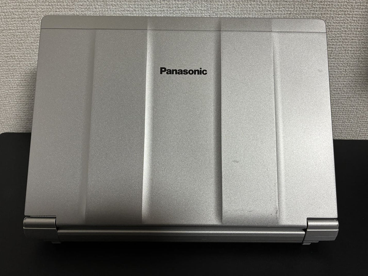 Panasonic Let's note CF-SV8 天板のPanasonicロゴ