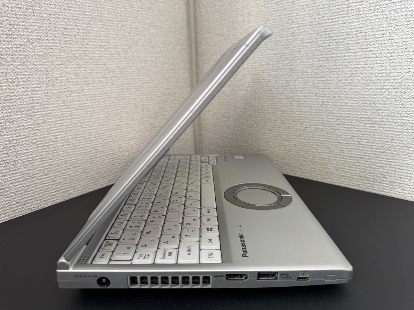 中古 Panasonic Let's note CF-SV8 の左側面 電源端子とHDMI USB Type-A USB Type-C