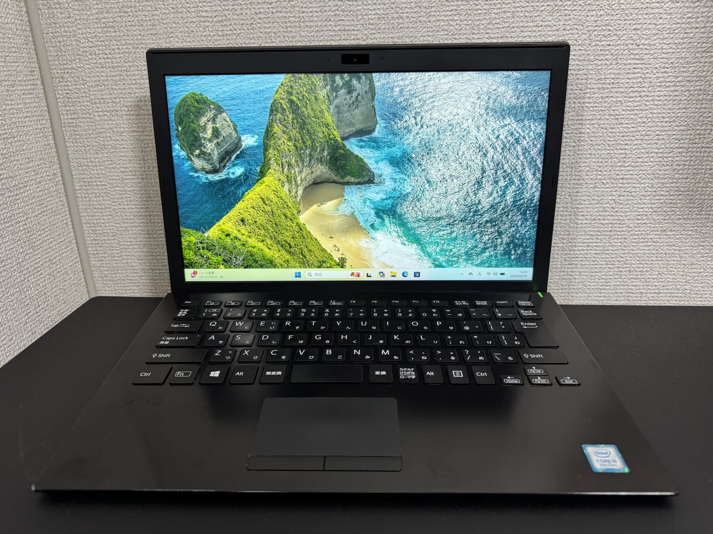 中古 SONY VAIO Pro PG を正面から見た13.3型フルHDディスプレイと日本語キーボード全体