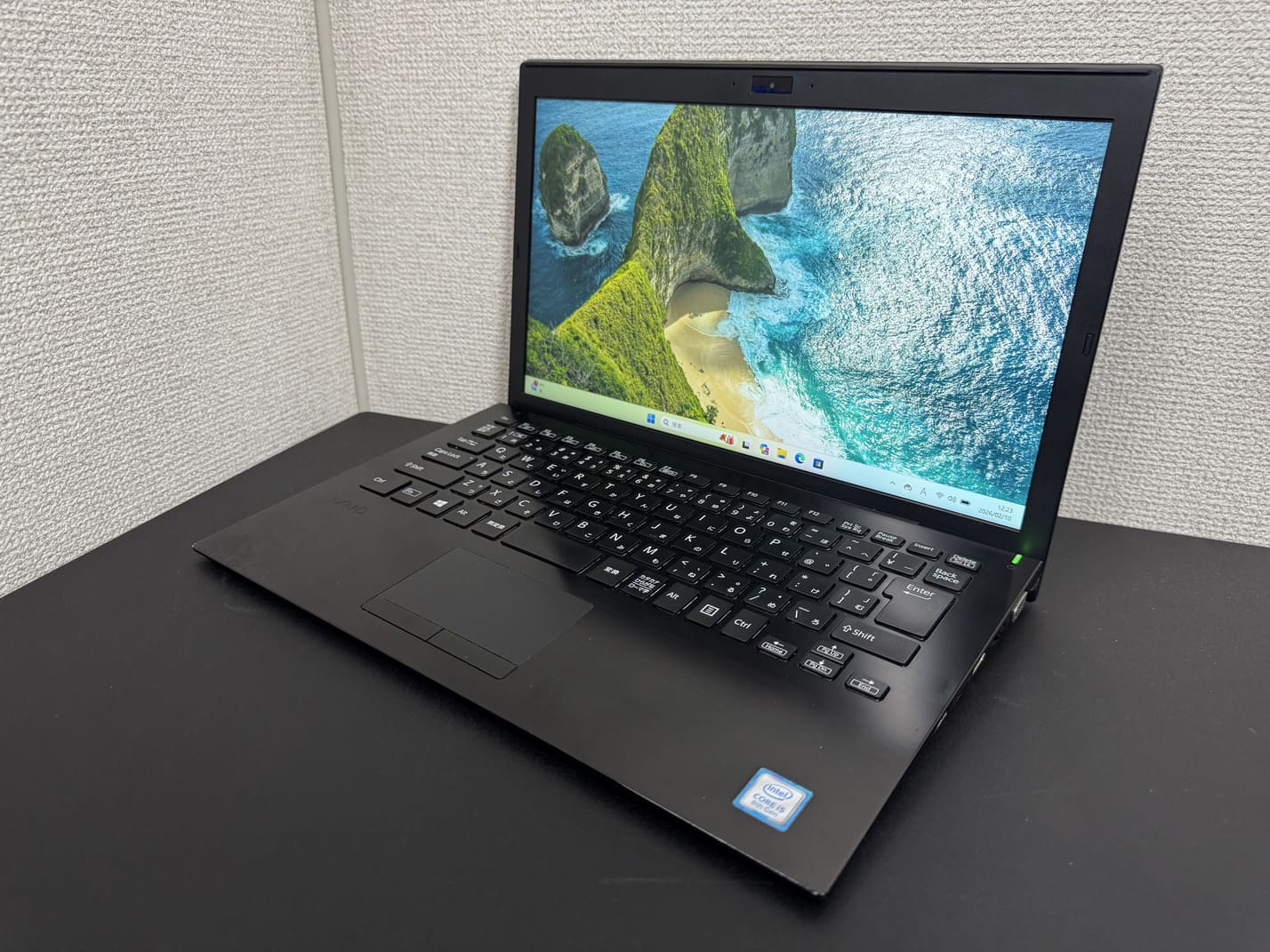 中古 SONY VAIO Pro PG（第8世代Core i5）ブラック本体を左斜め前から見た外観